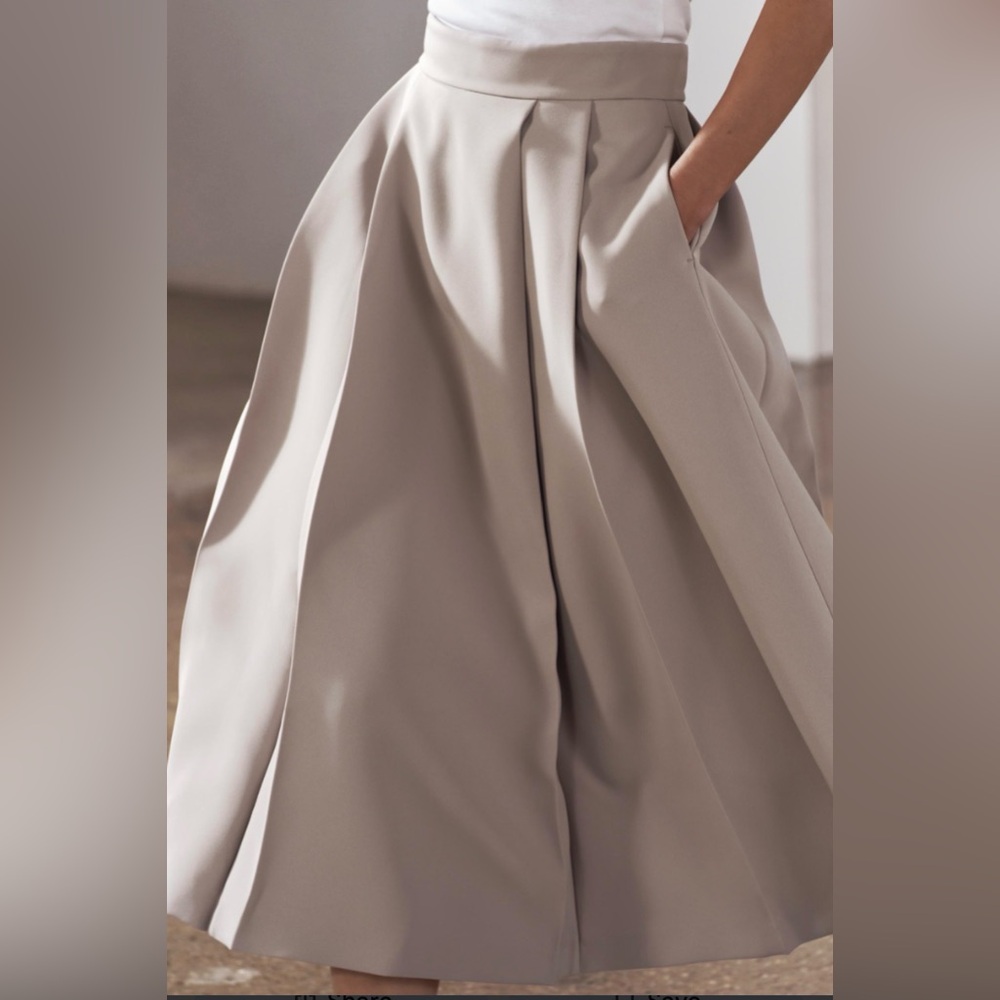 Elegant Pleated Skirt in Taupe